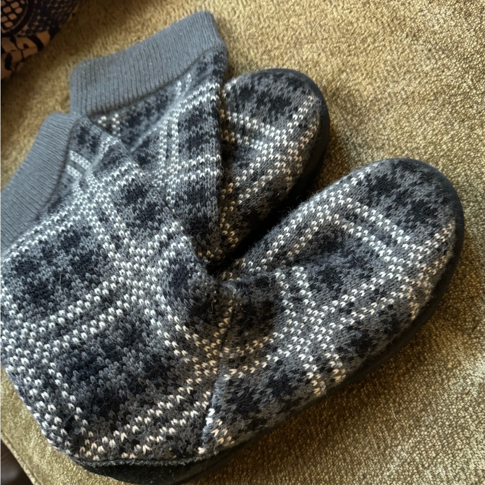 UGG Knit Sweater Boots. Size 7. - Picture 3 of 6